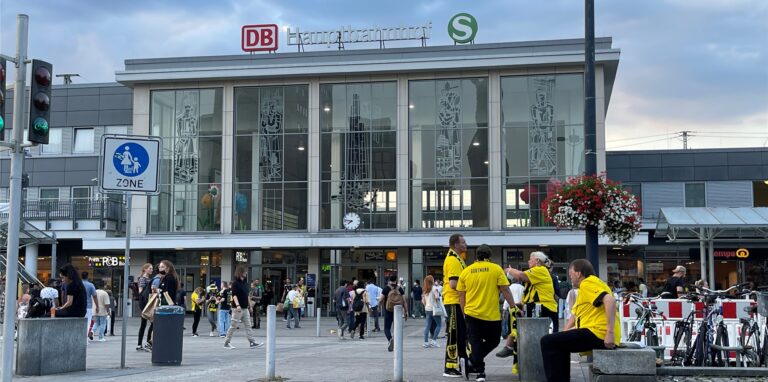 Nach dem BVB-Spiel wurde es nochmal voller im und am Hauptbahnhof.