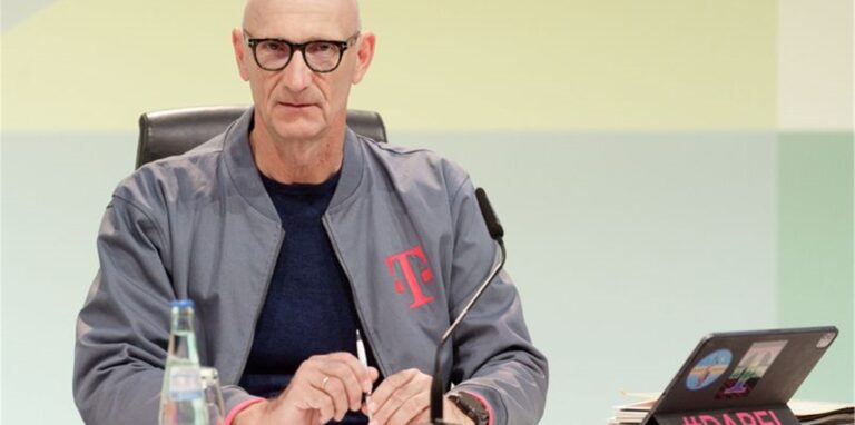 Telekom-Manager Timotheus Höttges äußert Kritik am Homeoffice-Trend.