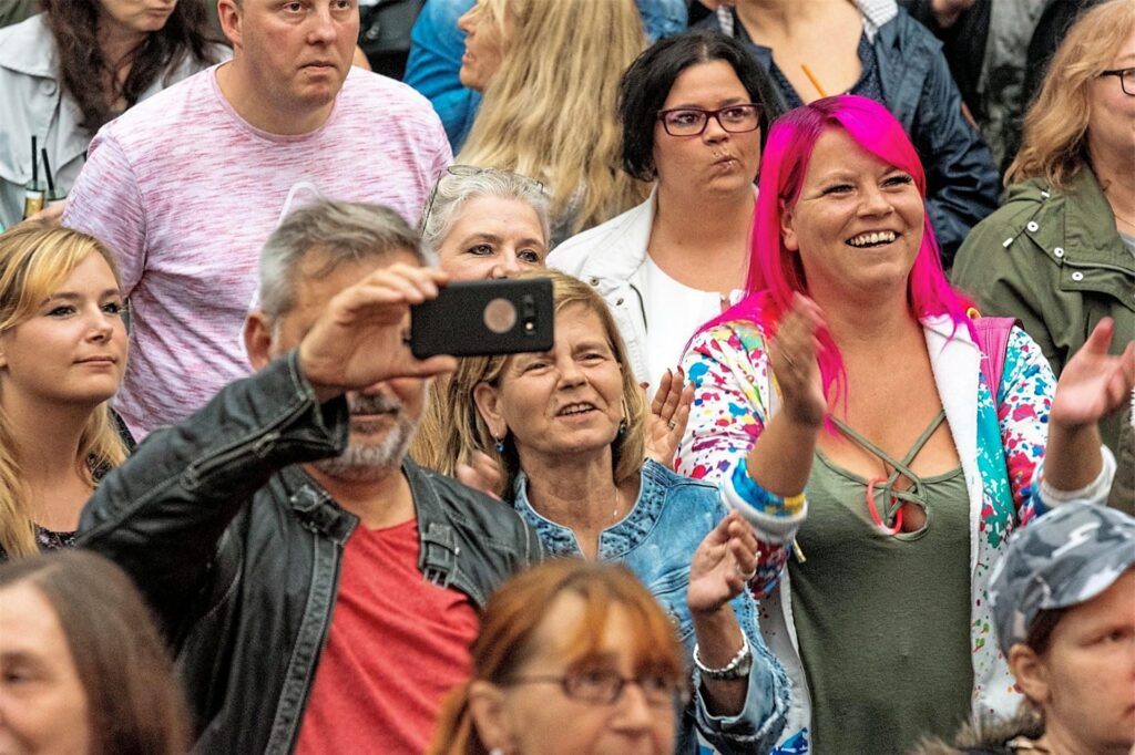 Dichtes Gewusel und gute Stimmung vor der Hauptbühne auf der Bahnhofstraße: So sah es zuletzt 2019 beim Westerholter Sommerfest aus.