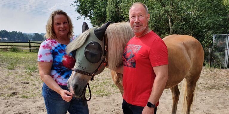 Martina und Mario Barz fürchten um ihre Pferde vom Ponyhof Mutter Wehner. Immer wieder werden sie von Fremden gefüttert, doch das hat fatale Auswirkungen auf die Tiere.