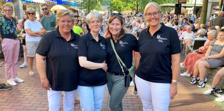 Angelika Westhoff-Haschke, Angelika Tadsen, Ines Schulte und Nicole Moenikes im Dress des Waltroper Stadtmarketingvereins.