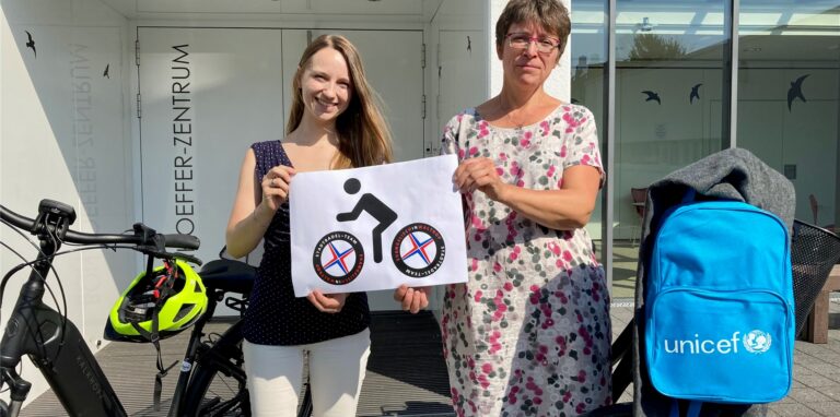 Diakonin Katrin Brexeler und Diakon Dagmar Uzoh rufen zum Stadtradeln auf.