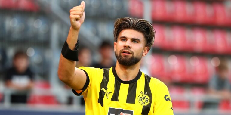 Antonios Papadopoulos bedankt sich bei den BVB-Fans.