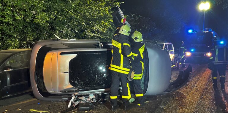 Bei dem Unfall auf der Dimker Allee in Wulfen-Barkenberg wurden drei Personen verletzt.