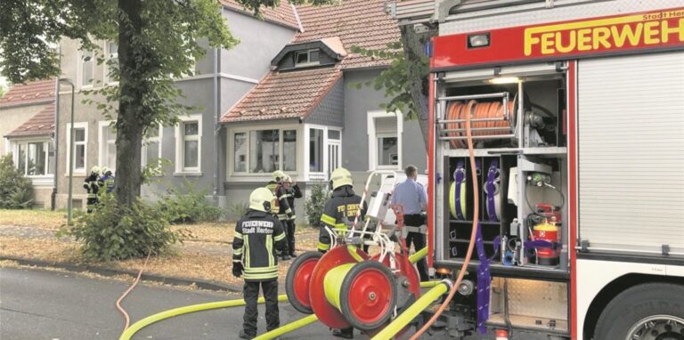 Die Feuerwehr musste am späten Freitagnachmittag (26.8.) einen Brand im Keller  eines Wohnhauses löschen.