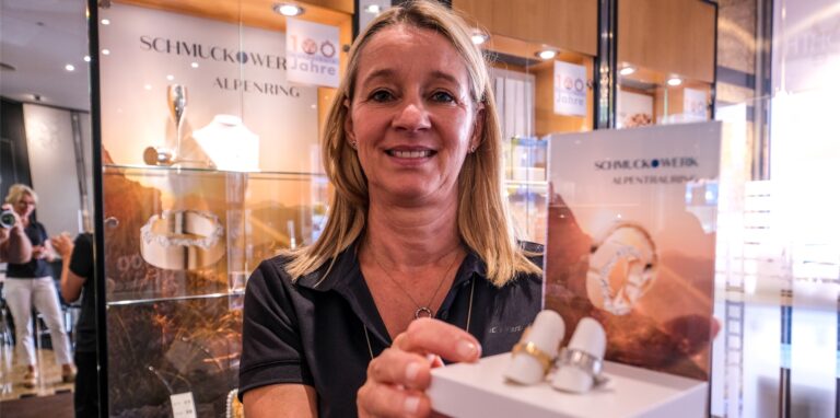 Heike Bischof-Claßen hat das Geschäft von ihren Eltern übernommen: Ihre Mutter Klara und ihr Vater Hans-Jürgen Claßen hatten sich bereits auf Luxusmarken spezialisiert.