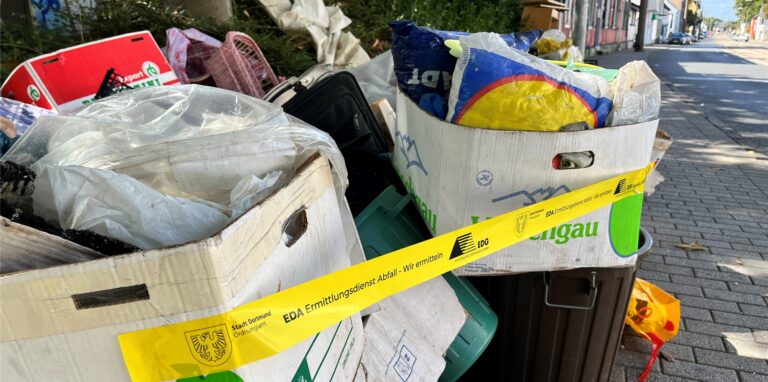 An einigen Stellen ist am Sperrmülltag im Stadtbezirk Brackel Müll abgeladen worden, der hier nicht hingehört.