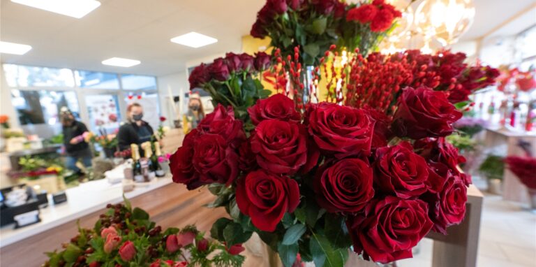 Einen Blumenstrauß ließ ein Mann für seine Verlobte mitgehen. Das brachte ihn nun vors Amtsgericht.
