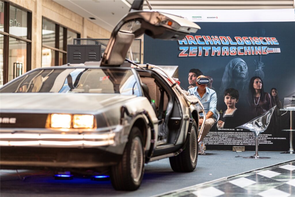 Der DeLorean ist dank der Filmreihe „Zurück in die Zukunft“ ein bekanntes Symbol für Zeitreisen. Der DeLorean ist dank der Filmreihe „Zurück in die Zukunft“ ein bekanntes Symbol für Zeitreisen.