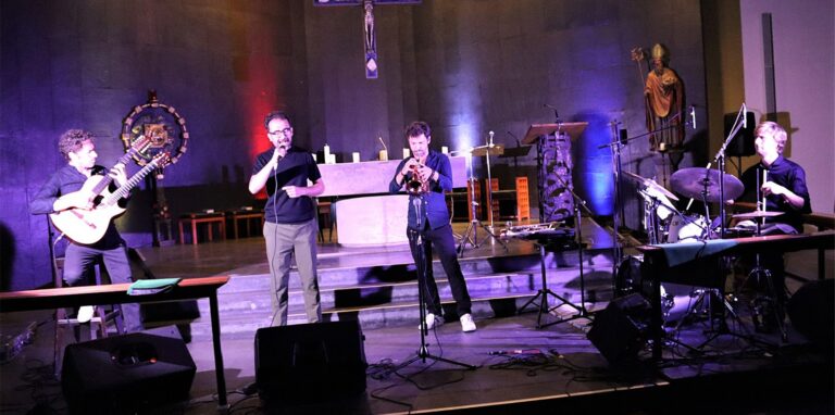 Die Band Masaa spielt in der Nikolaus-Kirche.
