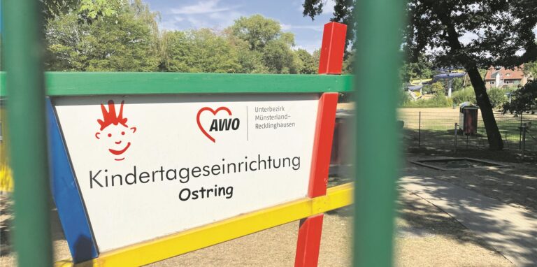 Das Eingangsschild der Kita am Ostring in Waltrop.