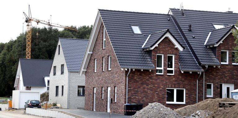 Die Preise für Immobilien sind in den letzten Jahren gestiegen. Im zweiten Quartal sinken sie wieder für alle Objekte, gibt die LBS bekannt. (Symbolbild)