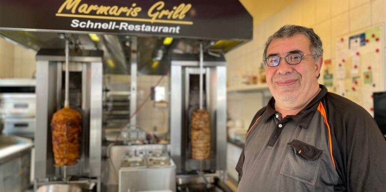 Ibrahim „Ibu“ Kaplan in seinem „Marmaris-Grill“ an der Herner Straße in Bochum