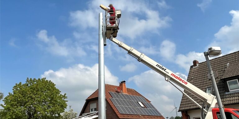 Im Juni wurde ein Sirenenmast an der Heerstraße in Lippramsdorf aufgestellt.