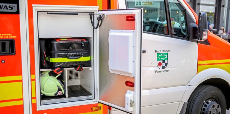 Mit einem Rettungswagen wurde das verletzte Mädchen ins Krankenhaus gebracht.