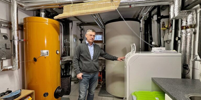 Bernd Molitor wohnt im Kreis Unna. Der mit Abstand größte Energieträger bei Warmwasserversorgung und Beheizung ist hier nach wie vor Gas. Der Fröndenberger hat längst auf Wärmepumpe umgestellt.