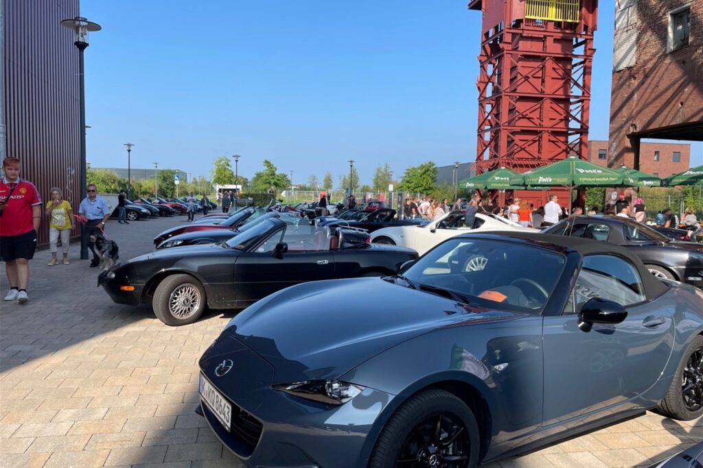Blick mehrere MX5-Roadster während des Treffens auf der Zeche Schlägel und Eisen in Herten im September 2021. Blick mehrere MX5-Roadster während des Treffens auf der Zeche Schlägel und Eisen in Herten im September 2021.