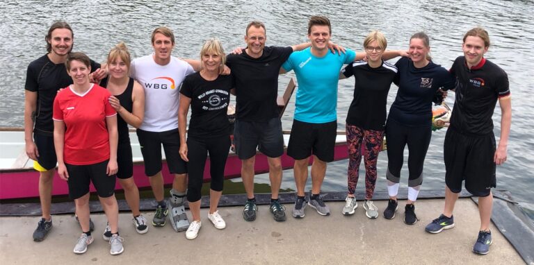 Erfolgreiches Team: Schüler und Lehrer des Oer-Erkenschwicker Willy-Brandt-Gymnasiums nahmen am Dattelner Drachenbootrennen teil.
