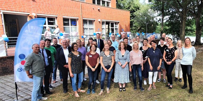 Das Team der Dorstener Lebenshilfe feierte die Eröffnung der neuen Außenstelle des Frühförderzentrums.