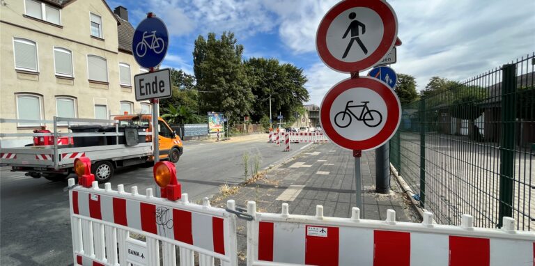 Baustellenschilder auf der Kaiserstraße in Herten.