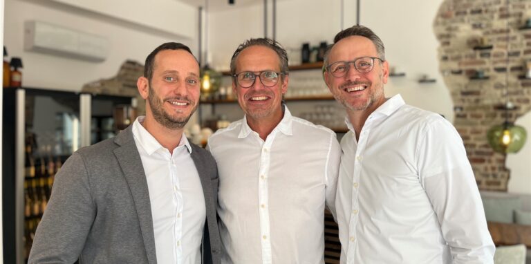 Dursun Gömek, Johannes Breuer und Guido Forsthövel (v.l.) stehen in ihrem Concept-Store „Barista & Uomo“ in der Innenstadt in Dorsten.