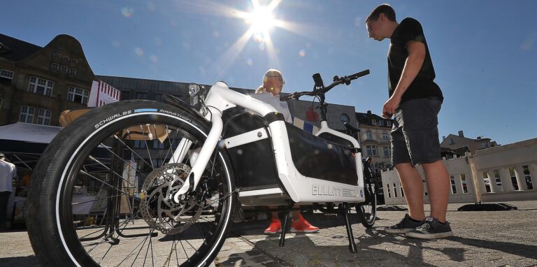 Der KliMarkt kommt wieder auf den Marktplatz in der Altstadt. Elektromobilität ist ein Thema.