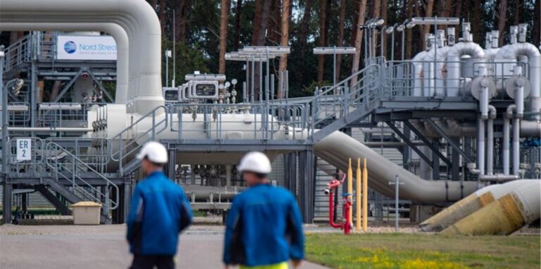 Rohrsysteme und Absperrvorrichtungen in der Gasempfangsstation der Ostseepipeline Nord Stream 1 in Lubmin.ch S