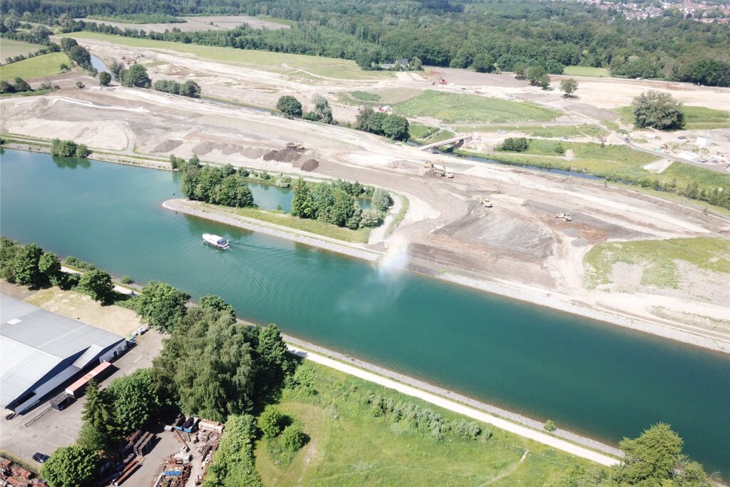 Emscherland 2020 war einst der Titel für diese Riesen-Baustelle im Umfeld von Rhein-Herne-Kanal und Emscher in Henrichenburg. Hier werden riesige Mengen Erdmassen verschoben. Unter anderem wird hier die Brücke Emscherland 2020 war einst der Titel für diese Riesen-Baustelle im Umfeld von Rhein-Herne-Kanal und Emscher in Henrichenburg. Hier werden riesige Mengen Erdmassen verschoben. Unter anderem wird hier die Brücke