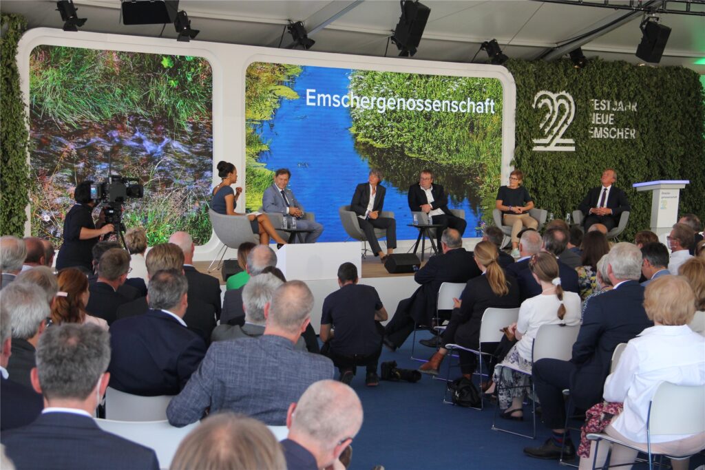 Bundeskanzler Olaf Scholz und NRW-Bauministerin Ina Scharrenbach waren beim Festakt zur abwasserfreien Emscher zu Gast. Bundeskanzler Olaf Scholz und NRW-Bauministerin Ina Scharrenbach waren beim Festakt zur abwasserfreien Emscher zu Gast.