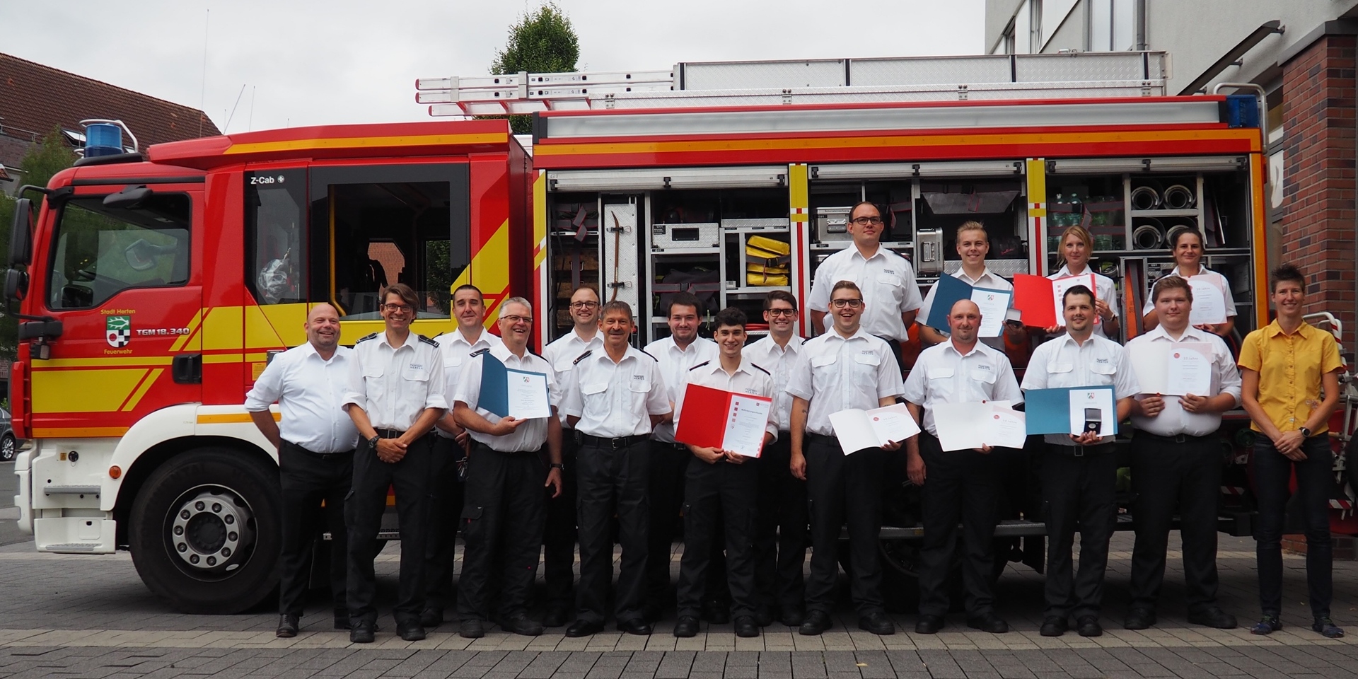 Mitglieder des Löschzugs Herten der Freiwilligen Feuerwehr wurden geehrt, befördert oder für besondere Verdienste ausgezeichnet.