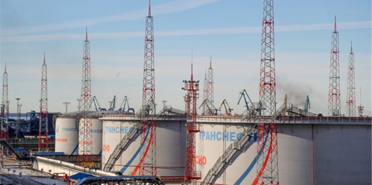 Tanks von Transneft, einem staatlichen russischen Unternehmen, das die Erdöl-Pipelines des Landes betreibt.