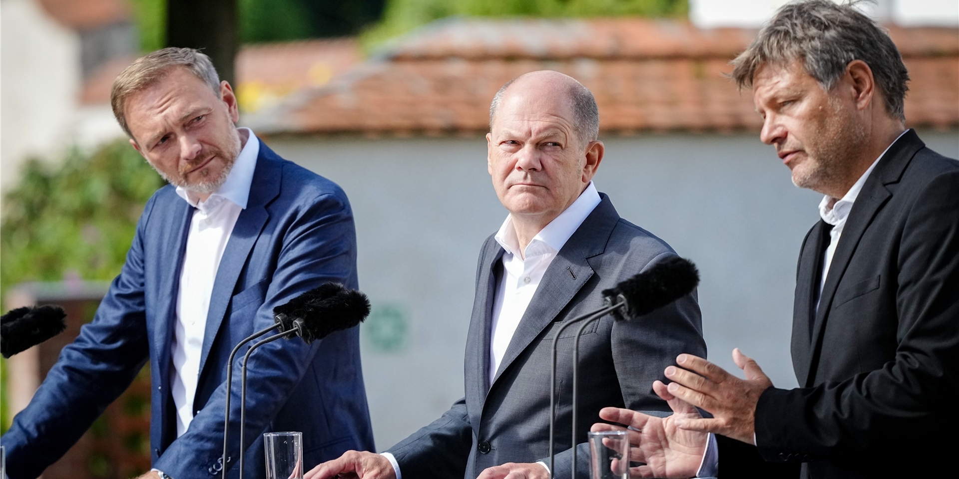 Bundeskanzler Olaf Scholz, Robert Habeck und Christian Lindner geben zum Ende der Klausur des Bundeskabinetts eine Pressekonferenz.