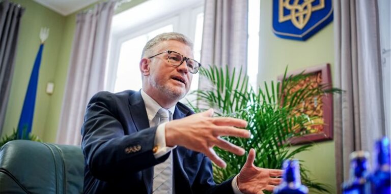 Der scheidende ukrainische Botschafter Andrij Melnyk in seinem Büro in Berlin.