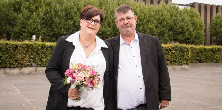 Sarah und Tom Loitsch haben auf dem Standesamt am Europaplatz in Castrop-Rauxel geheiratet.