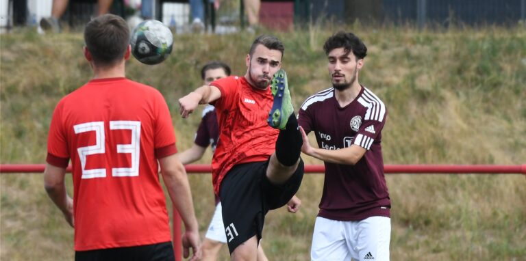 Arminia Ickerns Kapitän Leon Pizolka (am Ball) musste zunächst einen Rückstand verkraften.