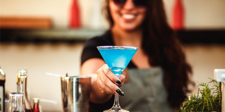 Der Gin Tonic ist einer der beliebtesten Longdrinks Deutschland. Neben dem Klassiker gibt es beim Gin-Festival aber auch außergewöhnliche Kreationen.