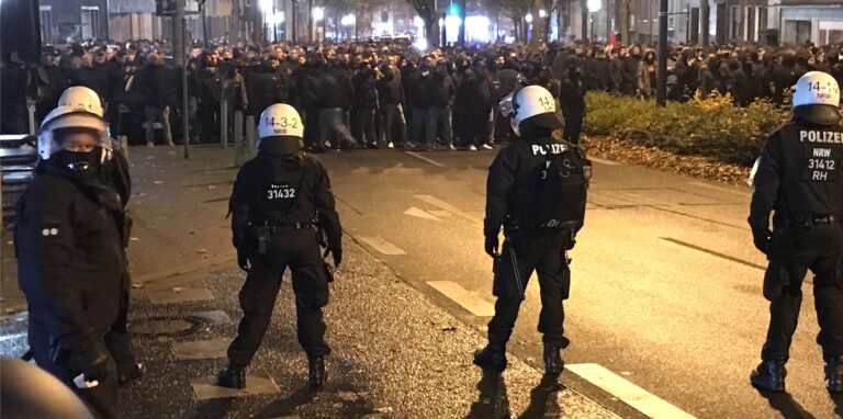 Im November sind rund 5000 niederländische Fans von der Dortmunder City zum Stadion gezogen.