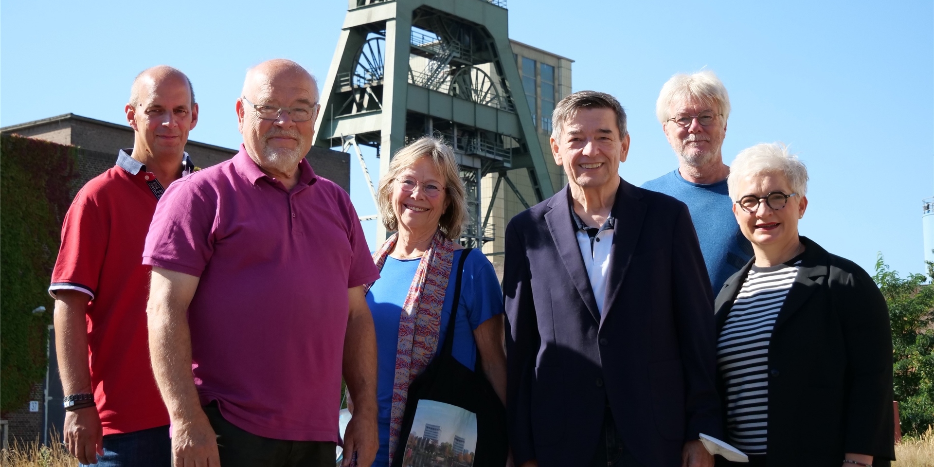 Die Jury hat ihre Entscheidung getroffen: (v. l.) Kai Giera (Radio Vest), Karl-Heinz Dargel (Vorsitzender Ausschuss Kultur und Weiterbildung), Irene Rasch-Erb (Siegerin 2021), Bürgermeister Werner Arndt, Johannes Westermann (Stellvertretender Ausschussvorsitzender) und Kulturdezernentin Claudia Schwidrik-Grebe.
