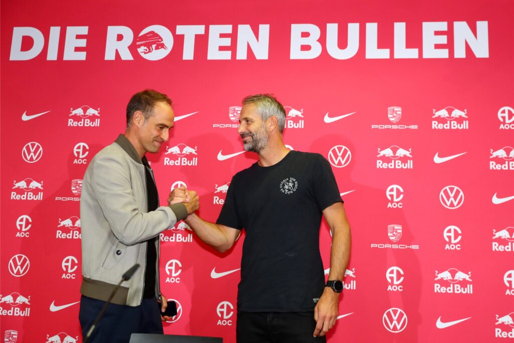 Oliver Mintzlaff und Marco Rose geben sich die Hand. Oliver Mintzlaff und Marco Rose geben sich die Hand.