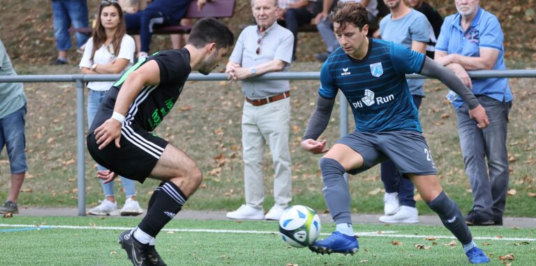 Robin Franke (am Ball) und sein SV Wacker Obercastrop stehen nach dem 3:3 gegen den BSV Schüren beim FC Lennestadt auf dem Prüfstand.