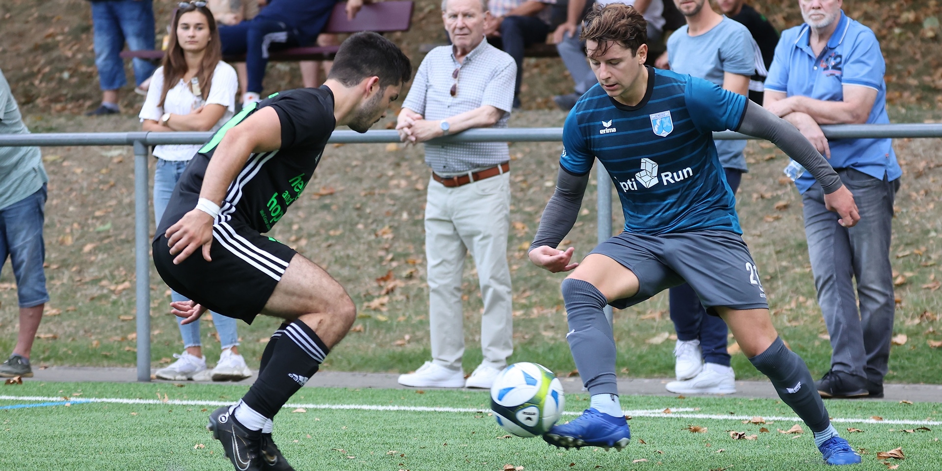 Robin Franke (am Ball) und sein SV Wacker Obercastrop stehen nach dem 3:3 gegen den BSV Schüren beim FC Lennestadt auf dem Prüfstand.
