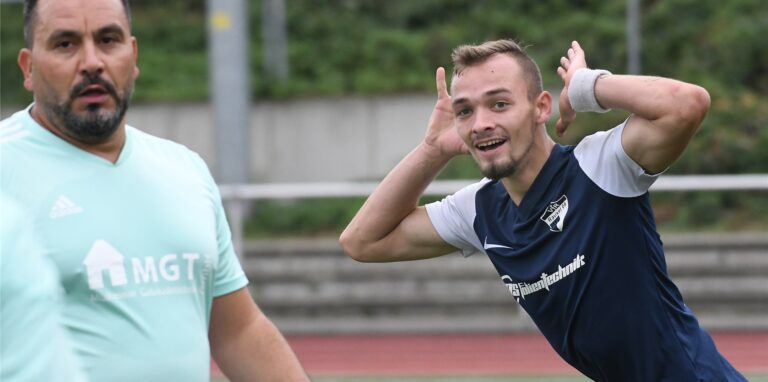 Auch das fing unser Fotograf ein: Weithin sichtbar feierte Danny Marcel Reinholz sein Tor zum 2:0 für den VfR Rauxel gegen Fortuna Herne. Am Ende gewann der VfR mit 5:1.