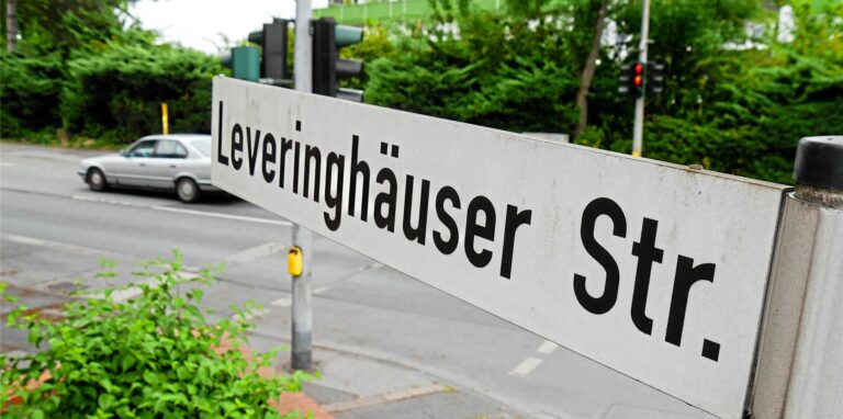 Das Straßenschild der Leveringhäuser Straße