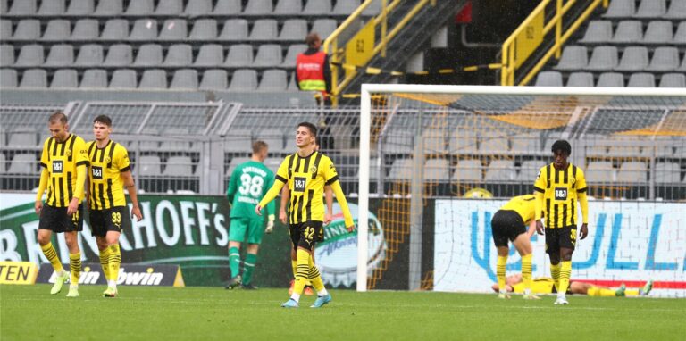 Die Spieler der BVB-U23 nach dem entscheidenden Gegentreffer gegen Oldenburg.