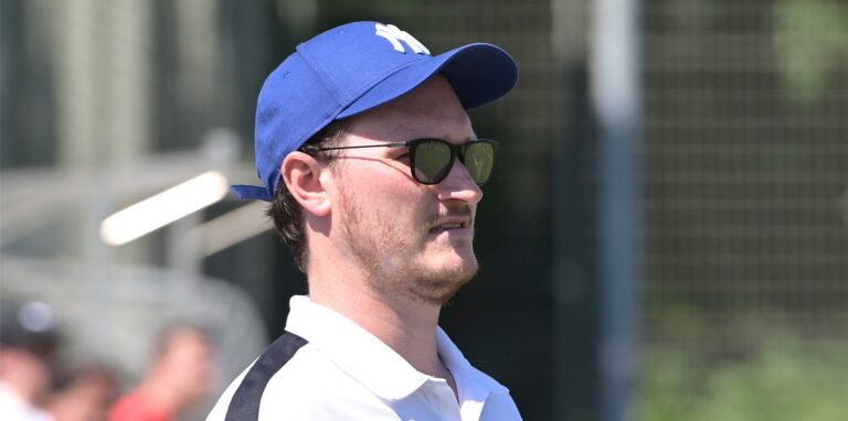 Leusbergs Geschäftsführer Nils Rottmann hat trotz des schlechten Starts in die Saison volles Vertrauen in den Trainer.