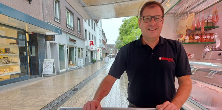 Die Fleischerei Bellendorf verkauft noch bis 20. Oktober in ihrem Wagen.