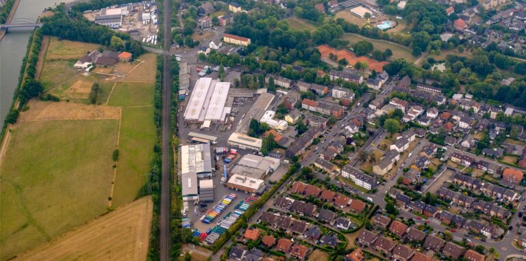 Ein Luftbild von der Fahrzeugfirma Langendorf.