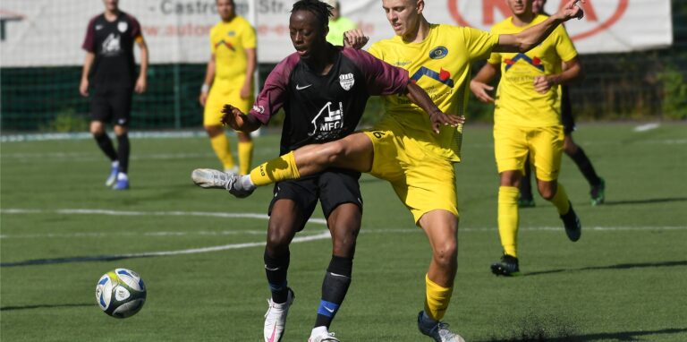 Issa Junior Camara (l) war der einzige gelernte Stürmer, den die Eintracht Ickern im Kreispokalspiel der zweiten Runde gegen den Landesligisten SV Wanne 11 aufbieten konnte.