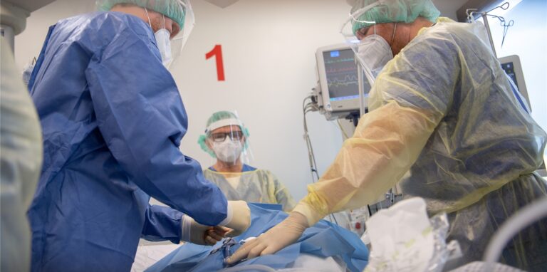 Patient wird auf Intensivstation behandelt