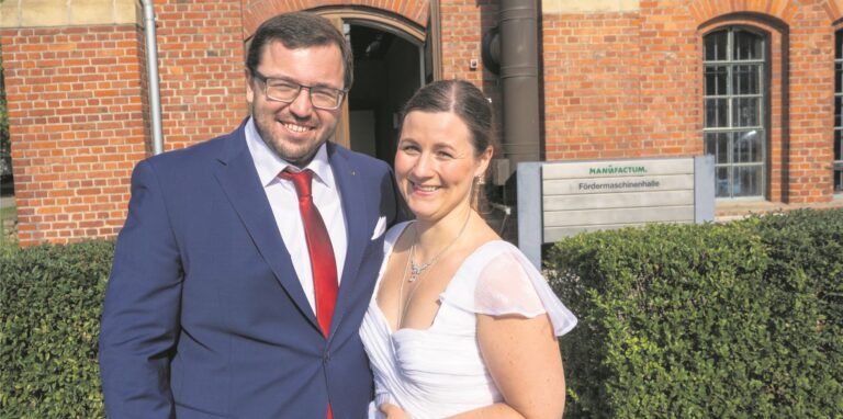 Brautpaar vor Maschinenhalle Zeche Waltrop